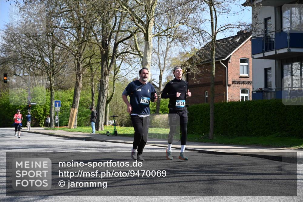 12.04.2026 - 45. Internationalen Wilhelmsburger Insellauf J. Mangold http://msf.ph/oto/9470069 12.04.2026 11:19:24 Ziel 2471, 2226, 5571, 5035, 4520, 3124, 3123, 2581, 2581, 2788, 4614, 2318, 4058, 3707, 4446, 4165 meine-sportfotos.de