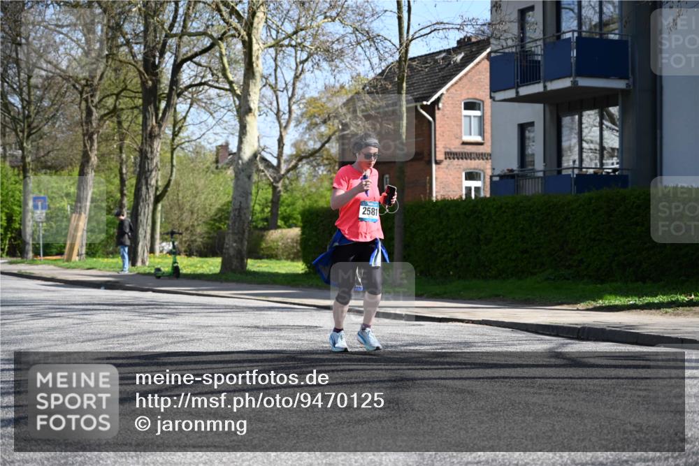 12.04.2026 - 45. Internationalen Wilhelmsburger Insellauf J. Mangold http://msf.ph/oto/9470125 12.04.2026 11:19:32 Ziel 2226, 5571, 5035, 4520, 3124, 3123, 2581, 2788, 4614, 2318, 4058, 4058, 3707, 4446, 4165 meine-sportfotos.de