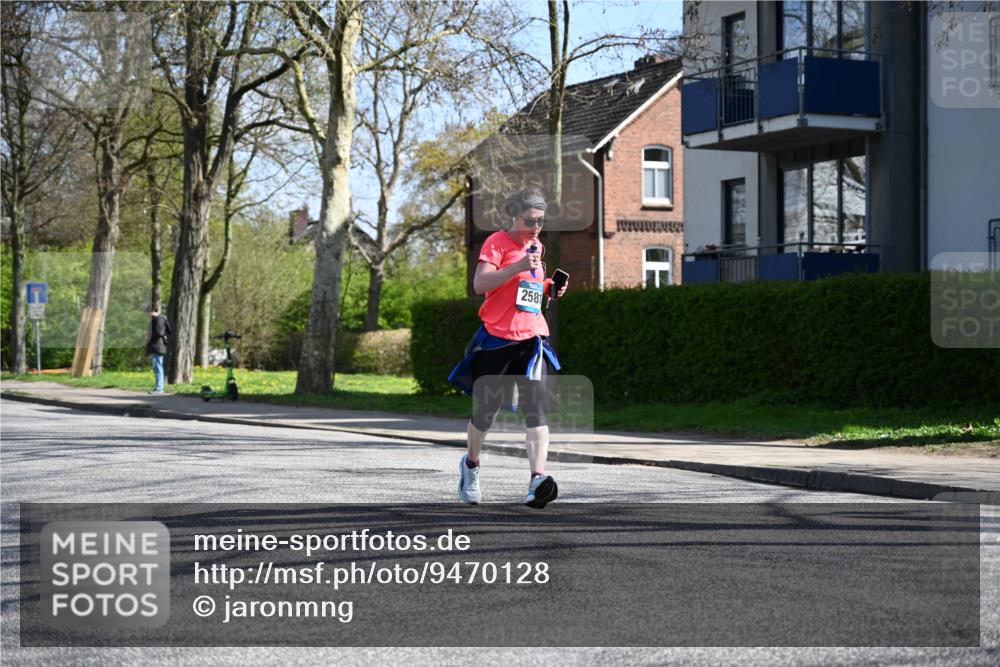 12.04.2026 - 45. Internationalen Wilhelmsburger Insellauf J. Mangold http://msf.ph/oto/9470128 12.04.2026 11:19:33 Ziel 5571, 5035, 4520, 3124, 3123, 2581, 2788, 2788, 4614, 2318, 4058, 3707, 4446, 4165 meine-sportfotos.de
