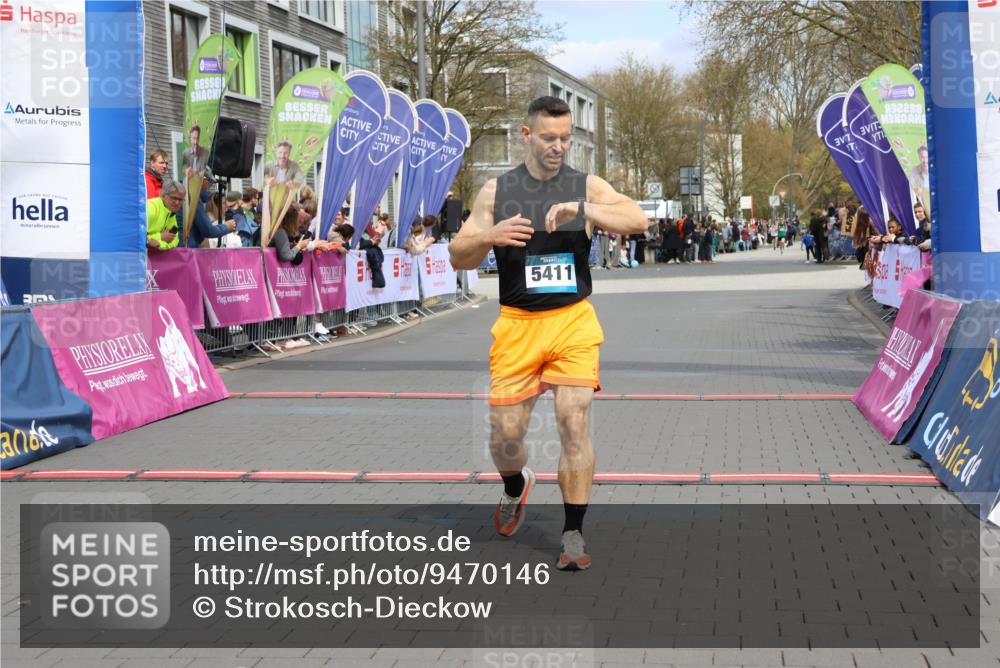 12.04.2026 - 45. Internationalen Wilhelmsburger Insellauf Strokosch-Dieckow http://msf.ph/oto/9470146 12.04.2026 12:51:21 Ziel 5825, 5411 meine-sportfotos.de