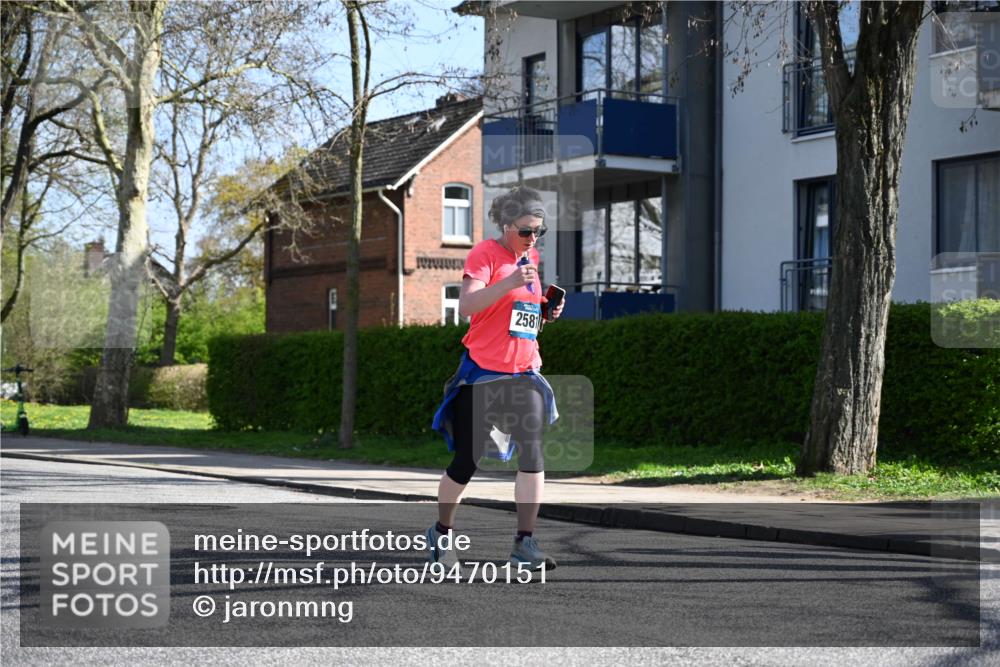 12.04.2026 - 45. Internationalen Wilhelmsburger Insellauf J. Mangold http://msf.ph/oto/9470151 12.04.2026 11:19:33 Ziel 5571, 5035, 4520, 3124, 3123, 2581, 2788, 2788, 4614, 2318, 4058, 3707, 4446, 4165 meine-sportfotos.de