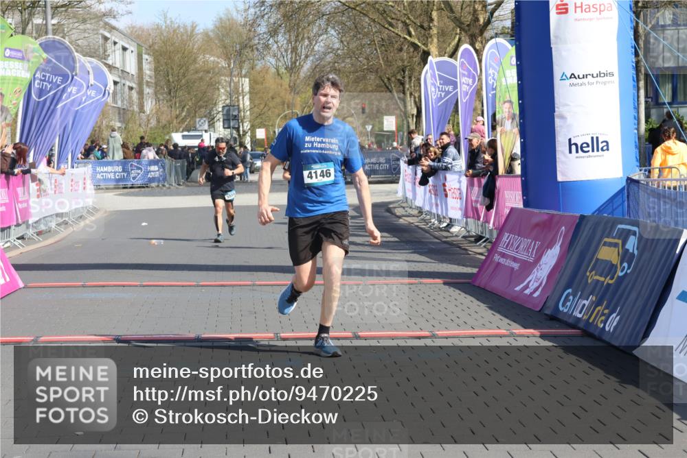 12.04.2026 - 45. Internationalen Wilhelmsburger Insellauf Strokosch-Dieckow http://msf.ph/oto/9470225 12.04.2026 11:25:34 Ziel 4146, 4519, 5559 meine-sportfotos.de