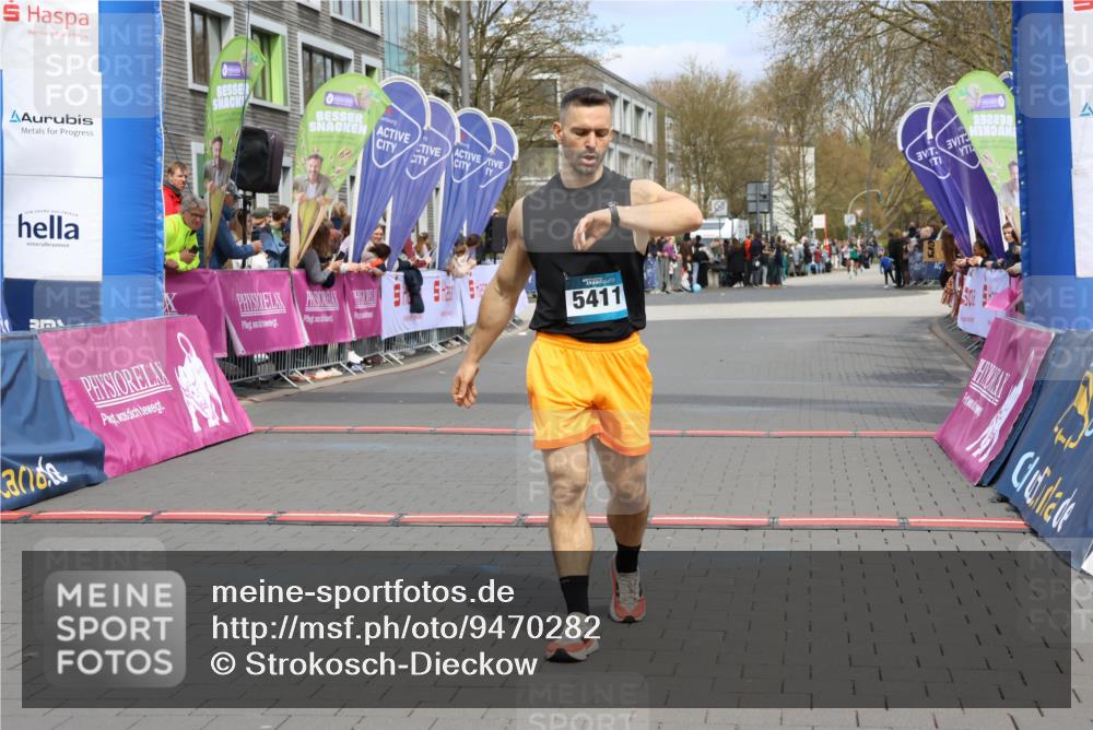 12.04.2026 - 45. Internationalen Wilhelmsburger Insellauf Strokosch-Dieckow http://msf.ph/oto/9470282 12.04.2026 12:51:21 Ziel 5825, 5411 meine-sportfotos.de