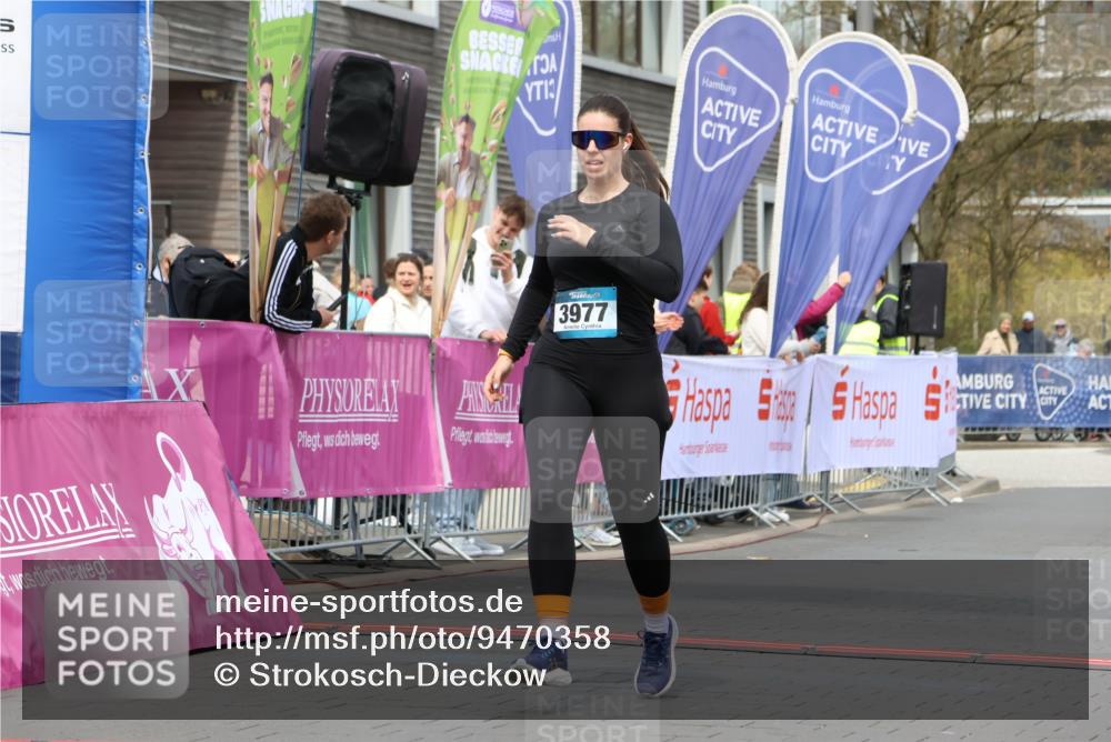 12.04.2026 - 45. Internationalen Wilhelmsburger Insellauf Strokosch-Dieckow http://msf.ph/oto/9470358 12.04.2026 13:39:18 Ziel 3977 meine-sportfotos.de
