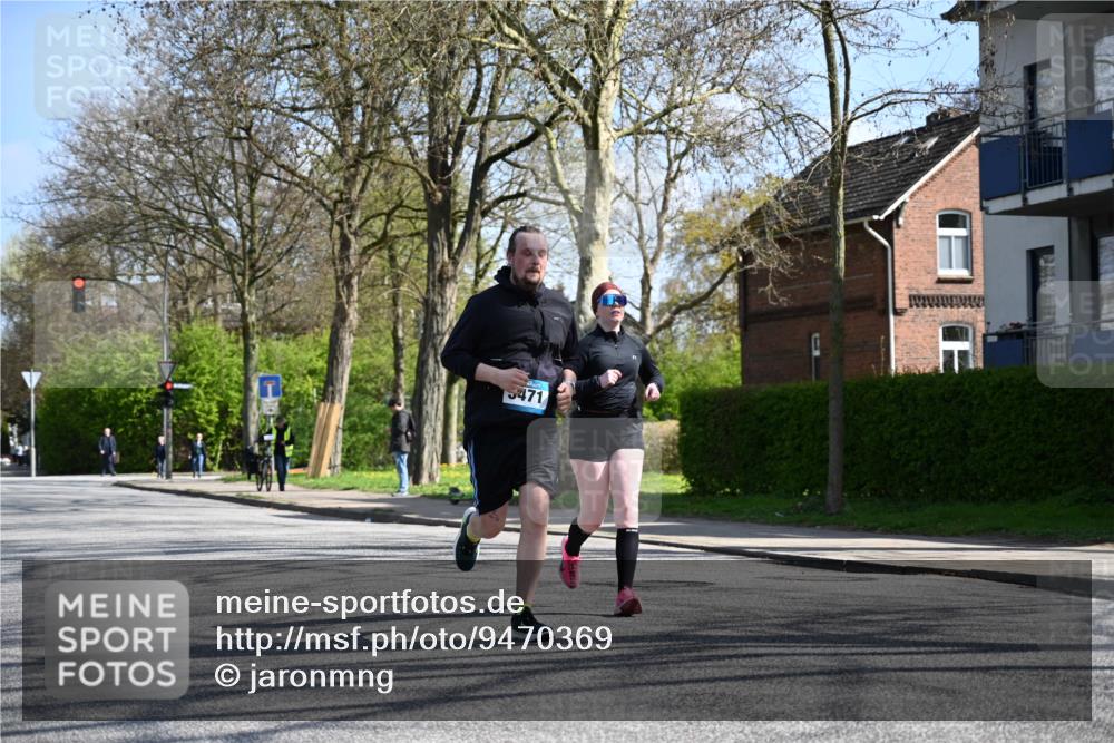 12.04.2026 - 45. Internationalen Wilhelmsburger Insellauf J. Mangold http://msf.ph/oto/9470369 12.04.2026 11:20:37 Ziel 4374, 4258, 4257, 5471, 3873, 5558, 3610 meine-sportfotos.de