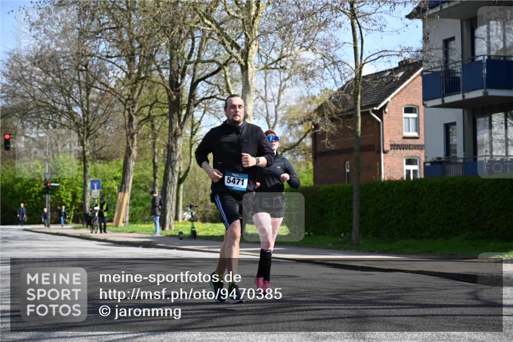 12.04.2026 - 45. Internationalen Wilhelmsburger Insellauf J. Mangold http://msf.ph/oto/9470385 12.04.2026 11:20:37 Ziel 4374, 4258, 4257, 5471, 3873, 5558, 3610 meine-sportfotos.de