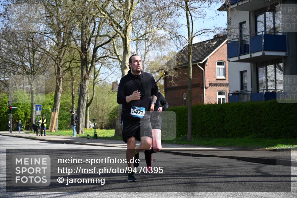 12.04.2026 - 45. Internationalen Wilhelmsburger Insellauf J. Mangold http://msf.ph/oto/9470395 12.04.2026 11:20:37 Ziel 4374, 4258, 4257, 5471, 3873, 5558, 3610 meine-sportfotos.de