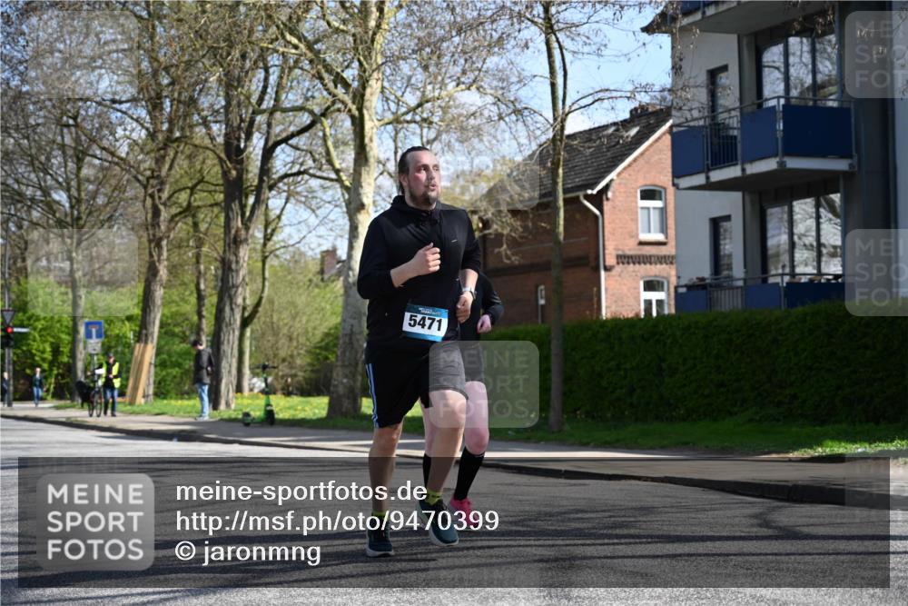 12.04.2026 - 45. Internationalen Wilhelmsburger Insellauf J. Mangold http://msf.ph/oto/9470399 12.04.2026 11:20:37 Ziel 4374, 4258, 4257, 5471, 3873, 5558, 3610 meine-sportfotos.de