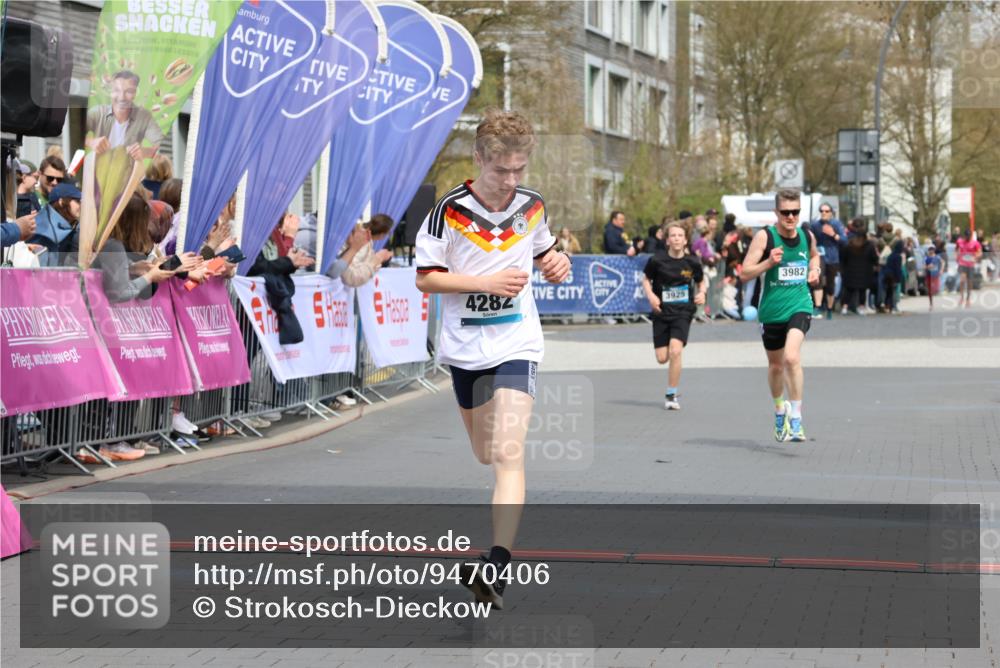 12.04.2026 - 45. Internationalen Wilhelmsburger Insellauf Strokosch-Dieckow http://msf.ph/oto/9470406 12.04.2026 12:51:37 Ziel 4282, 3982, 3925 meine-sportfotos.de