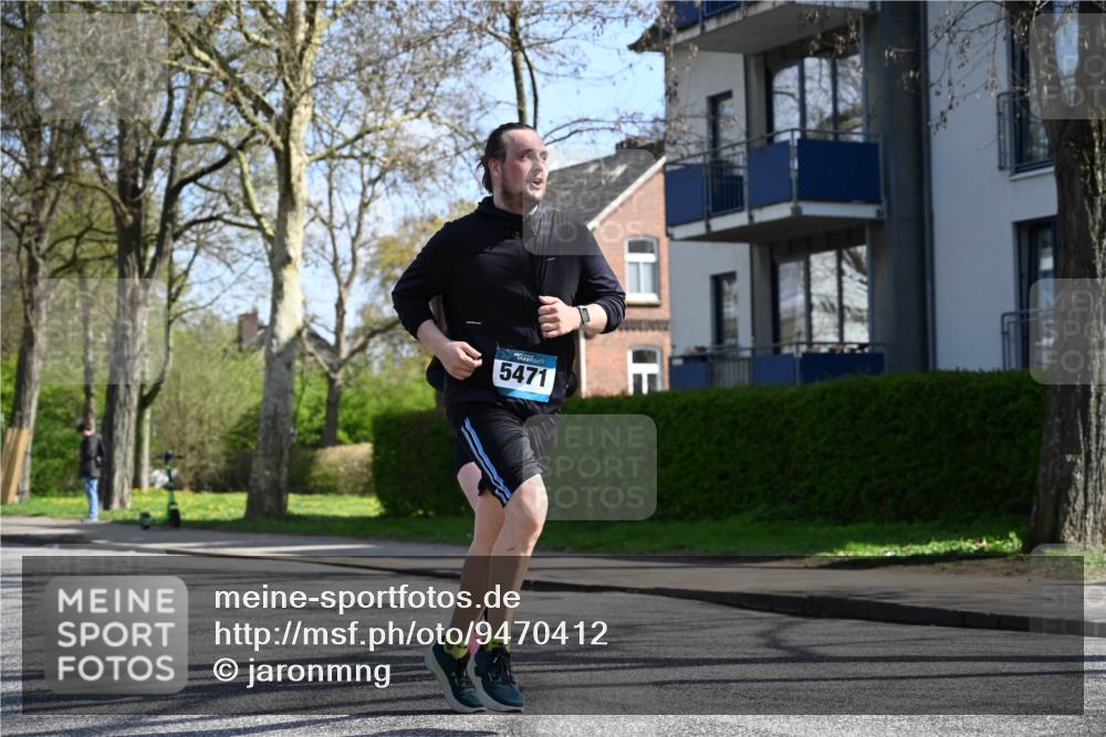 12.04.2026 - 45. Internationalen Wilhelmsburger Insellauf J. Mangold http://msf.ph/oto/9470412 12.04.2026 11:20:38 Ziel 4374, 4258, 4257, 5471, 3873, 5558, 3610 meine-sportfotos.de