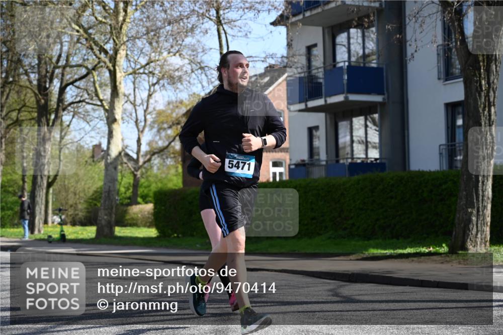 12.04.2026 - 45. Internationalen Wilhelmsburger Insellauf J. Mangold http://msf.ph/oto/9470414 12.04.2026 11:20:38 Ziel 4374, 4258, 4257, 5471, 3873, 5558, 3610 meine-sportfotos.de