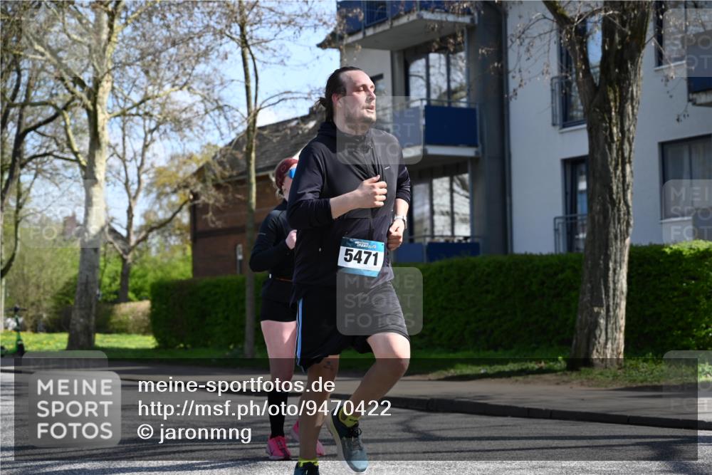 12.04.2026 - 45. Internationalen Wilhelmsburger Insellauf J. Mangold http://msf.ph/oto/9470422 12.04.2026 11:20:38 Ziel 4374, 4258, 4257, 5471, 3873, 5558, 3610 meine-sportfotos.de