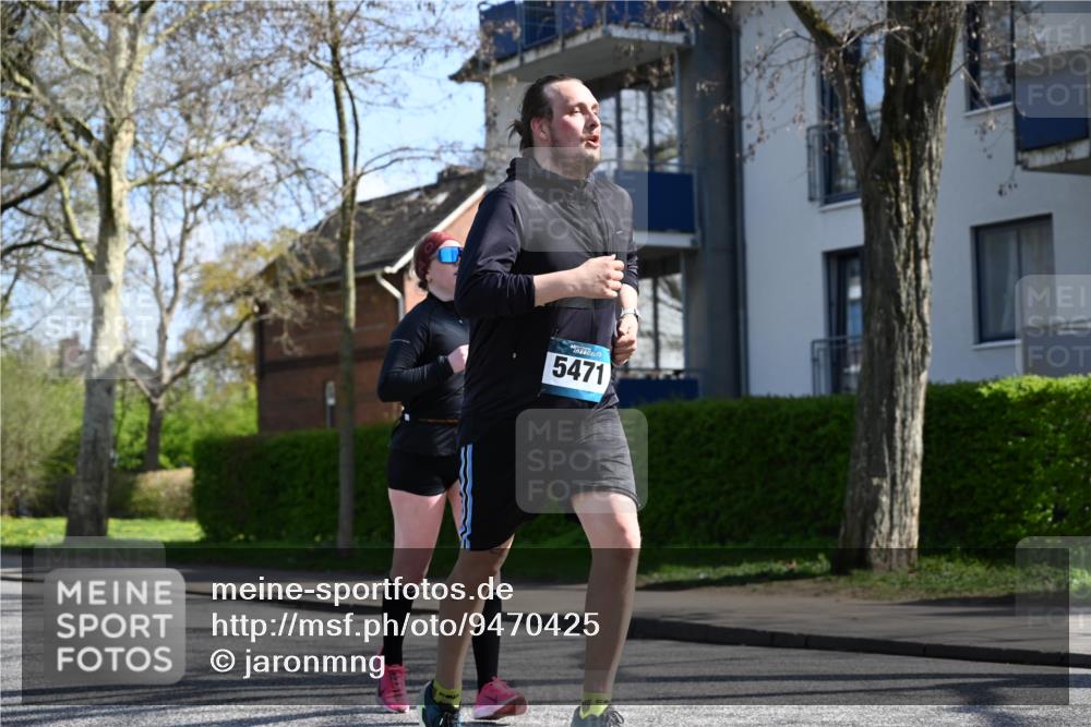 12.04.2026 - 45. Internationalen Wilhelmsburger Insellauf J. Mangold http://msf.ph/oto/9470425 12.04.2026 11:20:38 Ziel 4374, 4258, 4257, 5471, 3873, 5558, 3610 meine-sportfotos.de