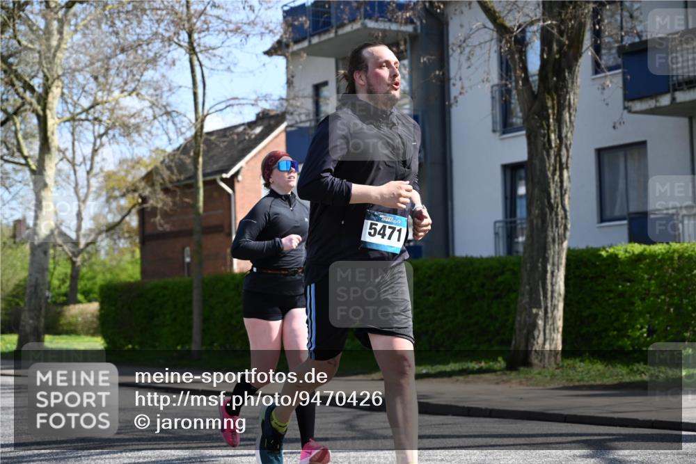 12.04.2026 - 45. Internationalen Wilhelmsburger Insellauf J. Mangold http://msf.ph/oto/9470426 12.04.2026 11:20:38 Ziel 4374, 4258, 4257, 5471, 3873, 5558, 3610 meine-sportfotos.de