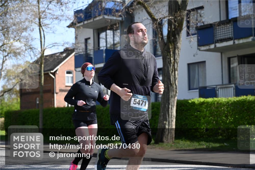 12.04.2026 - 45. Internationalen Wilhelmsburger Insellauf J. Mangold http://msf.ph/oto/9470430 12.04.2026 11:20:38 Ziel 4374, 4258, 4257, 5471, 3873, 5558, 3610 meine-sportfotos.de