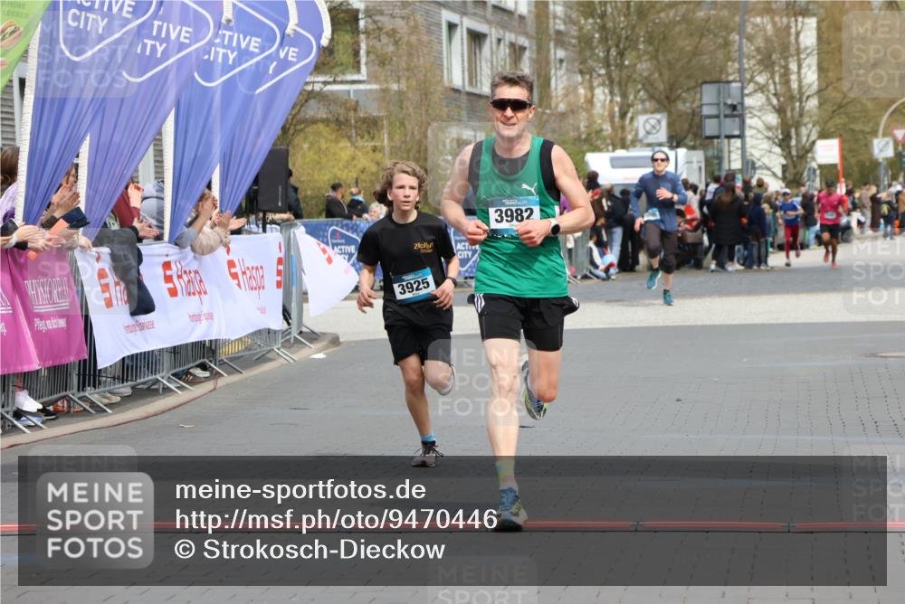 12.04.2026 - 45. Internationalen Wilhelmsburger Insellauf Strokosch-Dieckow http://msf.ph/oto/9470446 12.04.2026 12:51:39 Ziel 4282, 3982, 3925 meine-sportfotos.de