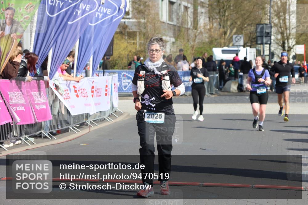 12.04.2026 - 45. Internationalen Wilhelmsburger Insellauf Strokosch-Dieckow http://msf.ph/oto/9470519 12.04.2026 11:25:55 Ziel 2025, 2542 meine-sportfotos.de