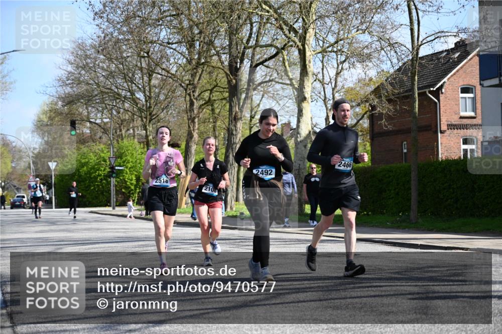 12.04.2026 - 45. Internationalen Wilhelmsburger Insellauf J. Mangold http://msf.ph/oto/9470577 12.04.2026 11:21:37 Ziel 3537, 3205, 2588, 2518, 2108, 2492, 2466, 4699, 2146, 4813, 3579 meine-sportfotos.de