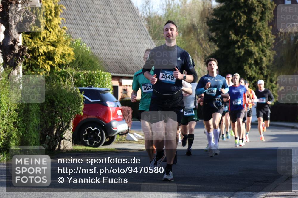 12.04.2026 - 45. Internationalen Wilhelmsburger Insellauf Yannick Fuchs http://msf.ph/oto/9470580 12.04.2026 08:54:59 Laufen 5838, 2549, 3368, 2405, 2819 meine-sportfotos.de