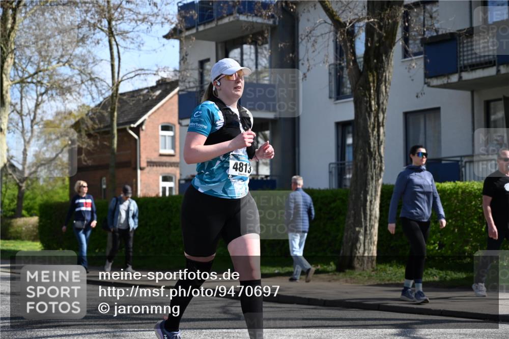 12.04.2026 - 45. Internationalen Wilhelmsburger Insellauf J. Mangold http://msf.ph/oto/9470697 12.04.2026 11:21:52 Ziel 2518, 2108, 2492, 2466, 4699, 2146, 4813, 3579, 3579 meine-sportfotos.de
