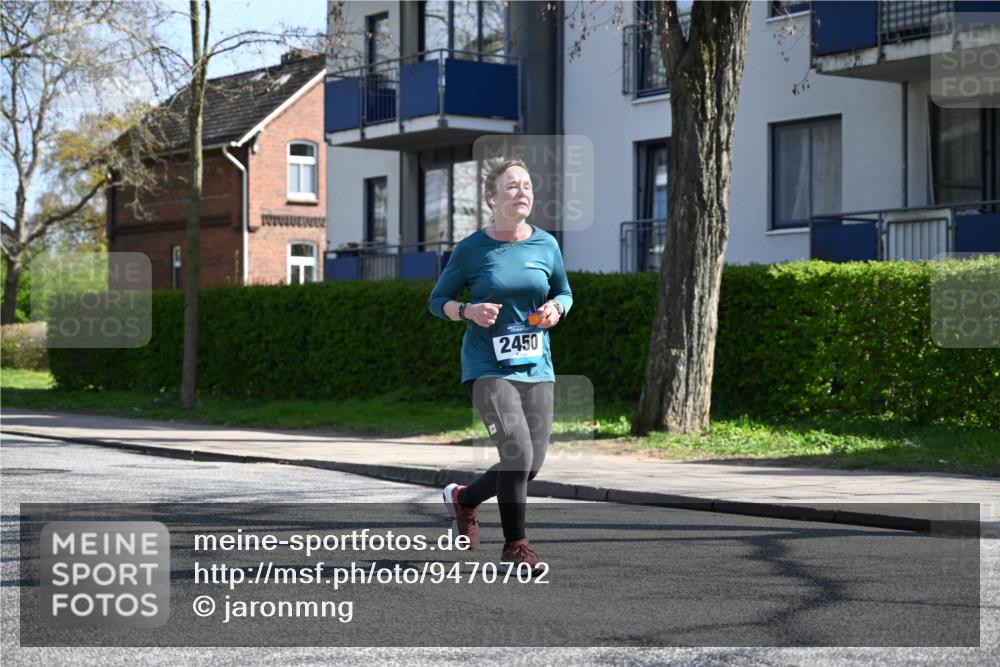 12.04.2026 - 45. Internationalen Wilhelmsburger Insellauf J. Mangold http://msf.ph/oto/9470702 12.04.2026 11:22:46 Ziel 2450, 2928, 2928, 2929, 2929, 5253 meine-sportfotos.de