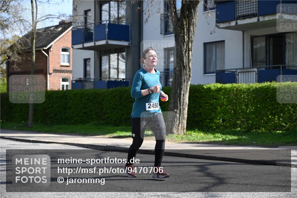12.04.2026 - 45. Internationalen Wilhelmsburger Insellauf J. Mangold http://msf.ph/oto/9470706 12.04.2026 11:22:47 Ziel 2450, 2928, 2929, 5253, 5253, 3273 meine-sportfotos.de