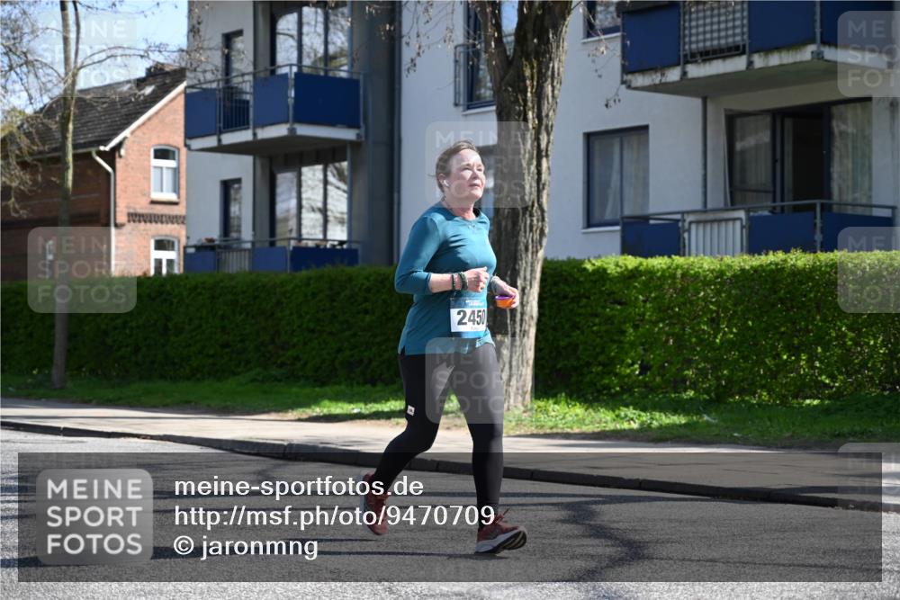 12.04.2026 - 45. Internationalen Wilhelmsburger Insellauf J. Mangold http://msf.ph/oto/9470709 12.04.2026 11:22:47 Ziel 2450, 2928, 2929, 5253, 5253, 3273 meine-sportfotos.de