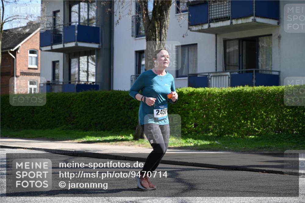 12.04.2026 - 45. Internationalen Wilhelmsburger Insellauf J. Mangold http://msf.ph/oto/9470714 12.04.2026 11:22:47 Ziel 2450, 2928, 2929, 5253, 5253, 3273 meine-sportfotos.de