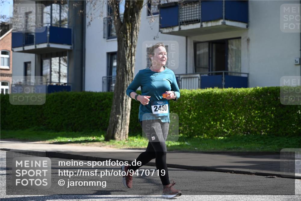 12.04.2026 - 45. Internationalen Wilhelmsburger Insellauf J. Mangold http://msf.ph/oto/9470719 12.04.2026 11:22:47 Ziel 2450, 2928, 2929, 5253, 5253, 3273 meine-sportfotos.de