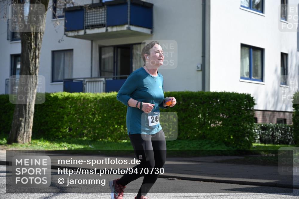 12.04.2026 - 45. Internationalen Wilhelmsburger Insellauf J. Mangold http://msf.ph/oto/9470730 12.04.2026 11:22:47 Ziel 2450, 2928, 2929, 5253, 5253, 3273 meine-sportfotos.de