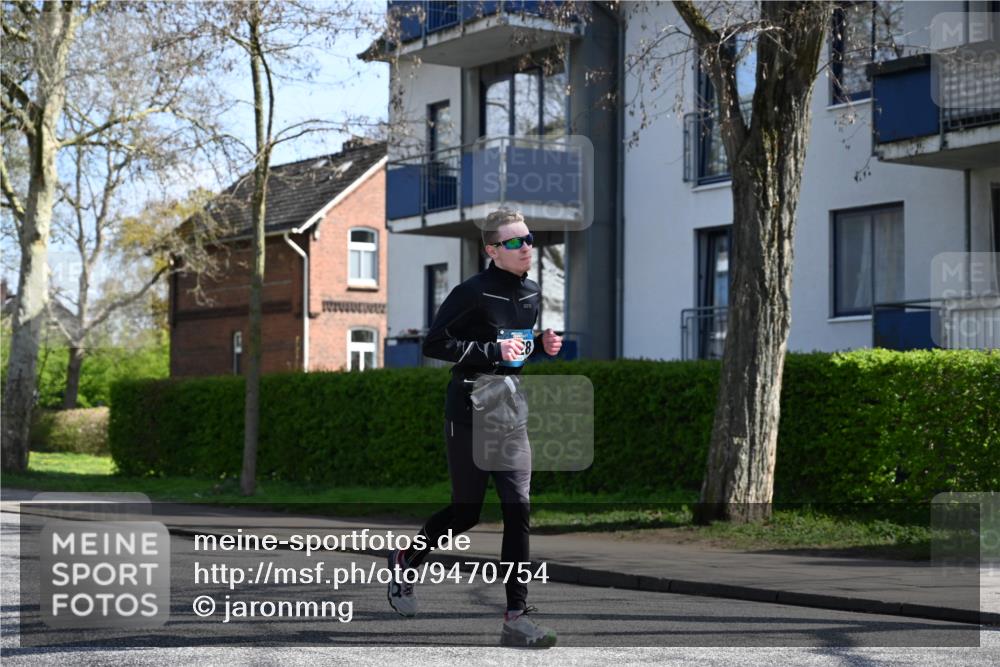 12.04.2026 - 45. Internationalen Wilhelmsburger Insellauf J. Mangold http://msf.ph/oto/9470754 12.04.2026 11:22:56 Ziel 2450, 2928, 2929, 5253, 3273, 2556, 2555, 5583 meine-sportfotos.de
