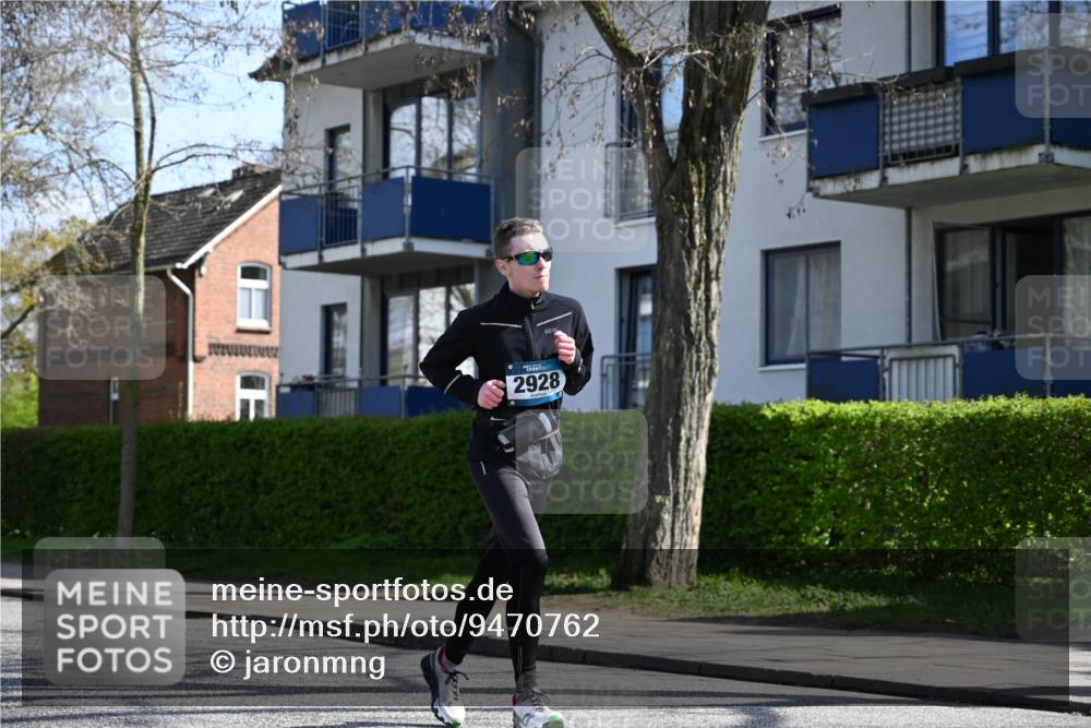 12.04.2026 - 45. Internationalen Wilhelmsburger Insellauf J. Mangold http://msf.ph/oto/9470762 12.04.2026 11:22:57 Ziel 2450, 2928, 2929, 5253, 3273, 2556, 2555, 5583 meine-sportfotos.de