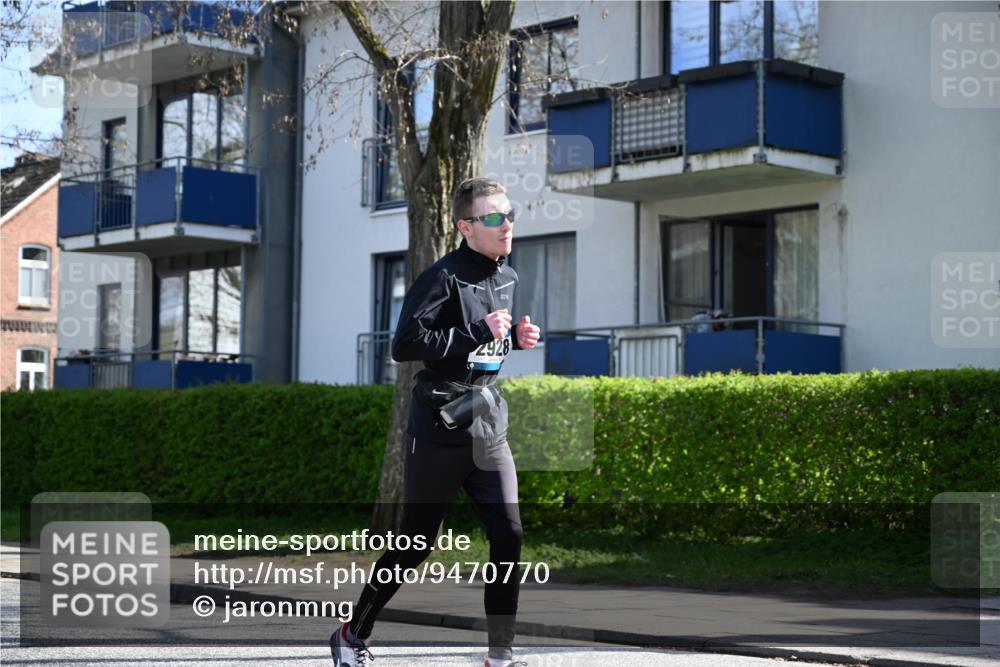 12.04.2026 - 45. Internationalen Wilhelmsburger Insellauf J. Mangold http://msf.ph/oto/9470770 12.04.2026 11:22:57 Ziel 2450, 2928, 2929, 5253, 3273, 2556, 2555, 5583 meine-sportfotos.de