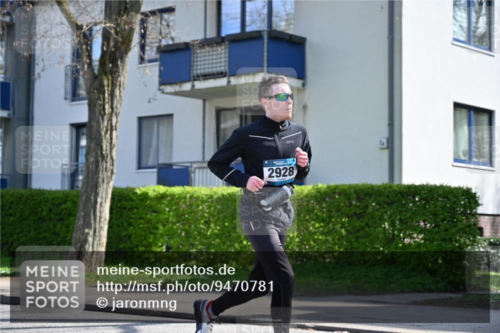 12.04.2026 - 45. Internationalen Wilhelmsburger Insellauf J. Mangold http://msf.ph/oto/9470781 12.04.2026 11:22:57 Ziel 2450, 2928, 2929, 5253, 3273, 2556, 2555, 5583 meine-sportfotos.de