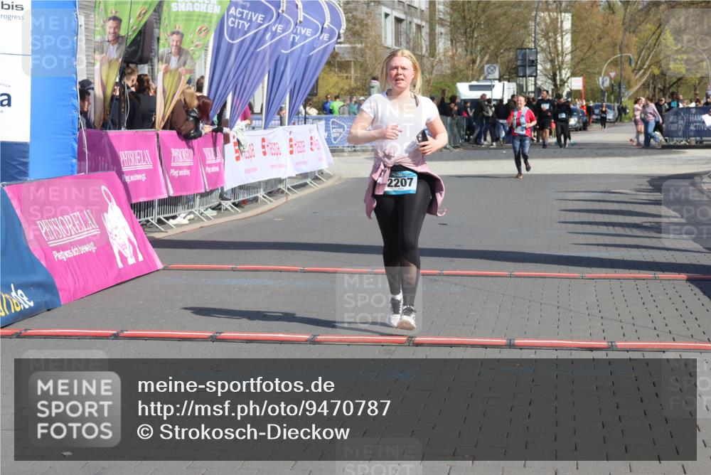 12.04.2026 - 45. Internationalen Wilhelmsburger Insellauf Strokosch-Dieckow http://msf.ph/oto/9470787 12.04.2026 11:26:34 Ziel 2207 meine-sportfotos.de