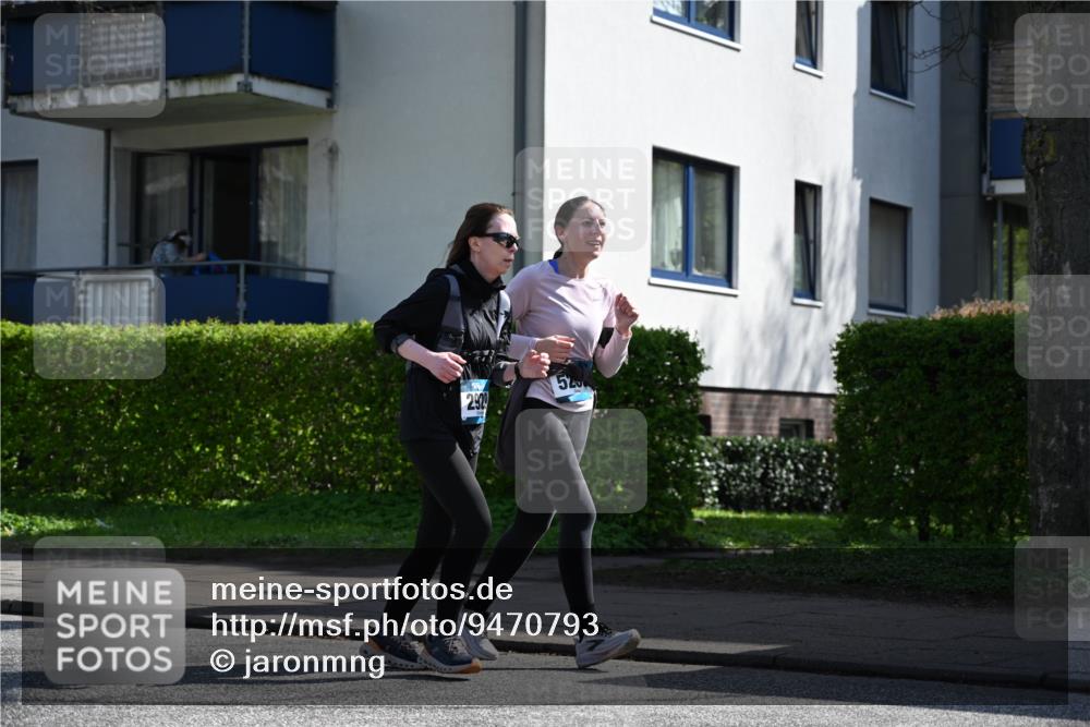 12.04.2026 - 45. Internationalen Wilhelmsburger Insellauf J. Mangold http://msf.ph/oto/9470793 12.04.2026 11:23:04 Ziel 2450, 2928, 2929, 5253, 3273, 2556, 2556, 2555, 5583 meine-sportfotos.de