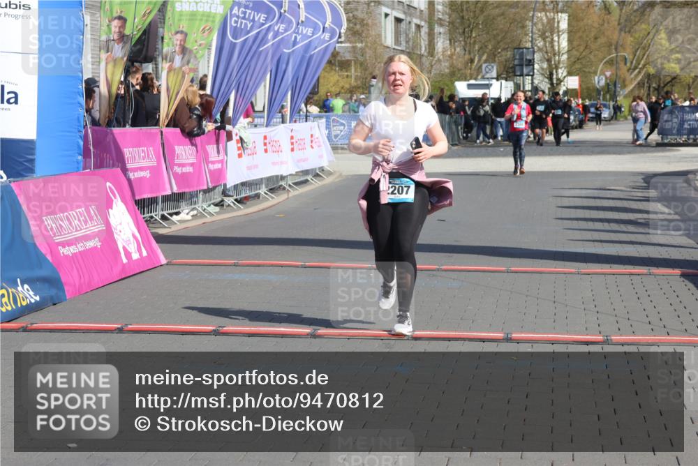 12.04.2026 - 45. Internationalen Wilhelmsburger Insellauf Strokosch-Dieckow http://msf.ph/oto/9470812 12.04.2026 11:26:35 Ziel 2207 meine-sportfotos.de