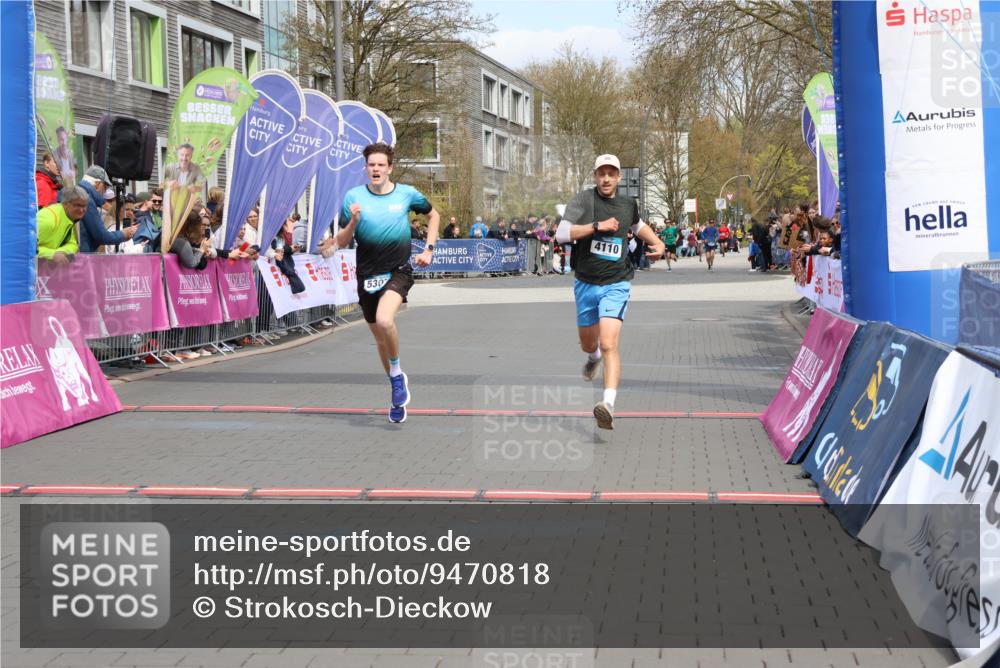 12.04.2026 - 45. Internationalen Wilhelmsburger Insellauf Strokosch-Dieckow http://msf.ph/oto/9470818 12.04.2026 12:52:01 Ziel 4110, 5307 meine-sportfotos.de