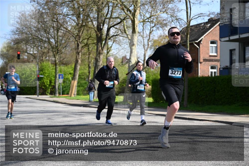 12.04.2026 - 45. Internationalen Wilhelmsburger Insellauf J. Mangold http://msf.ph/oto/9470873 12.04.2026 11:23:24 Ziel 5253, 3273, 2556, 2555, 5583 meine-sportfotos.de