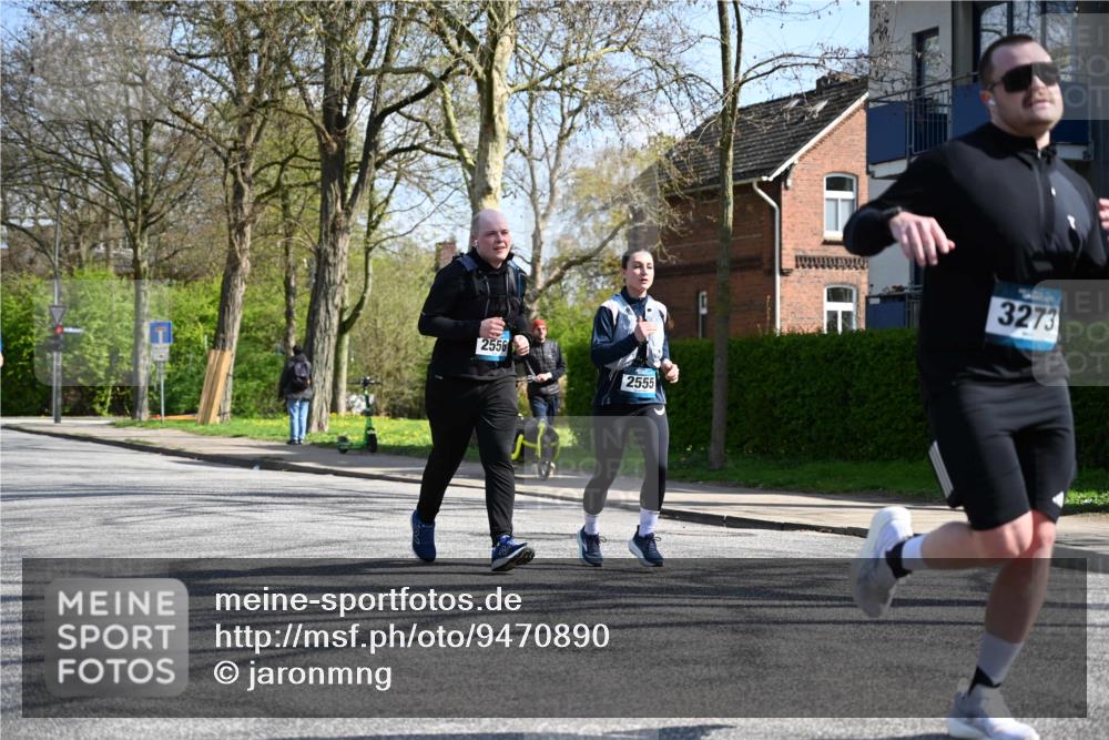 12.04.2026 - 45. Internationalen Wilhelmsburger Insellauf J. Mangold http://msf.ph/oto/9470890 12.04.2026 11:23:25 Ziel 3273, 2556, 2555, 5583 meine-sportfotos.de
