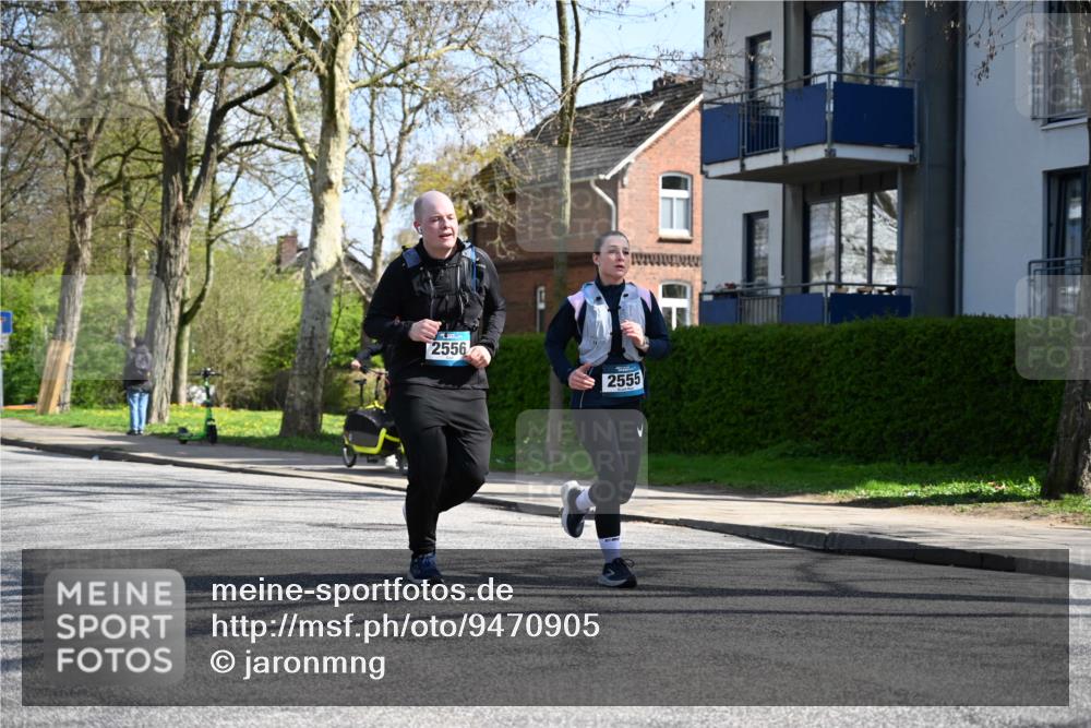 12.04.2026 - 45. Internationalen Wilhelmsburger Insellauf J. Mangold http://msf.ph/oto/9470905 12.04.2026 11:23:25 Ziel 3273, 2556, 2555, 5583 meine-sportfotos.de