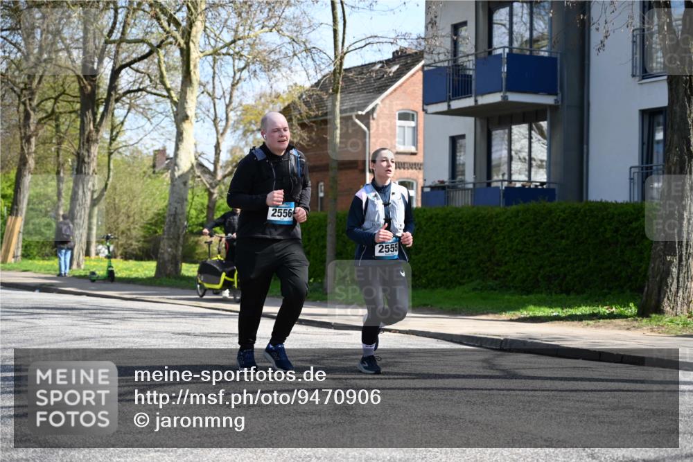 12.04.2026 - 45. Internationalen Wilhelmsburger Insellauf J. Mangold http://msf.ph/oto/9470906 12.04.2026 11:23:25 Ziel 3273, 2556, 2555, 5583 meine-sportfotos.de