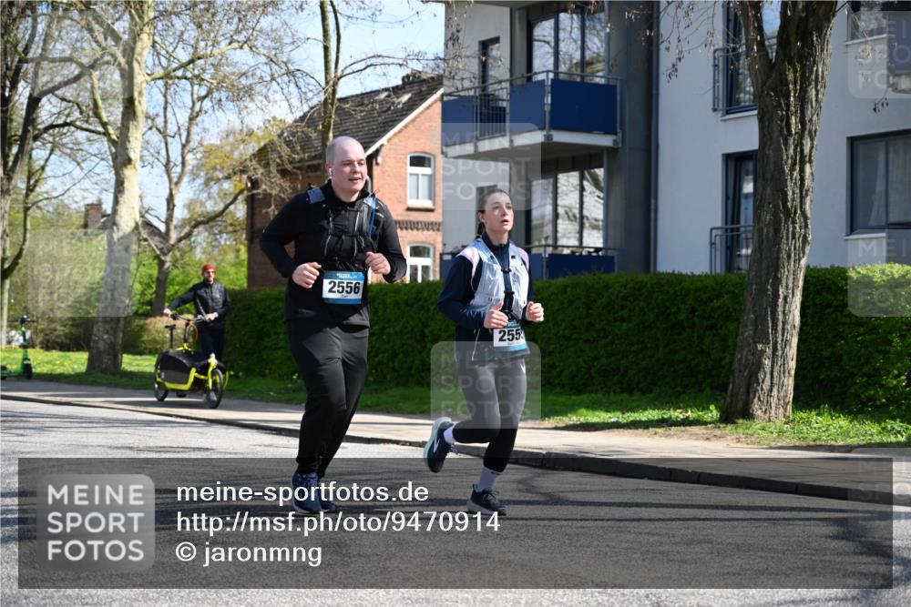 12.04.2026 - 45. Internationalen Wilhelmsburger Insellauf J. Mangold http://msf.ph/oto/9470914 12.04.2026 11:23:25 Ziel 3273, 2556, 2555, 5583 meine-sportfotos.de