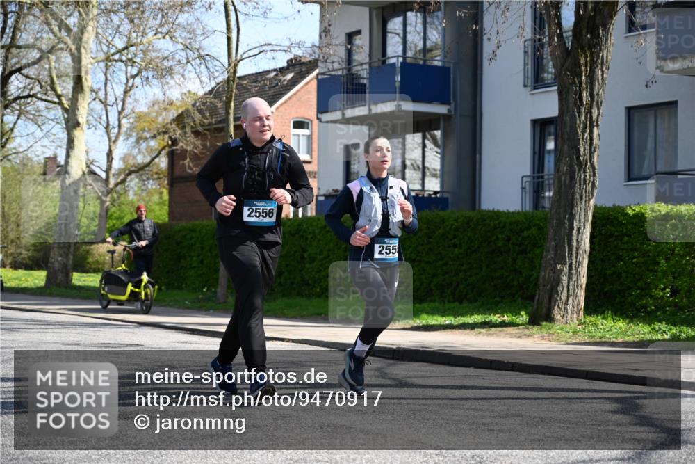 12.04.2026 - 45. Internationalen Wilhelmsburger Insellauf J. Mangold http://msf.ph/oto/9470917 12.04.2026 11:23:26 Ziel 3273, 2556, 2555, 5583 meine-sportfotos.de
