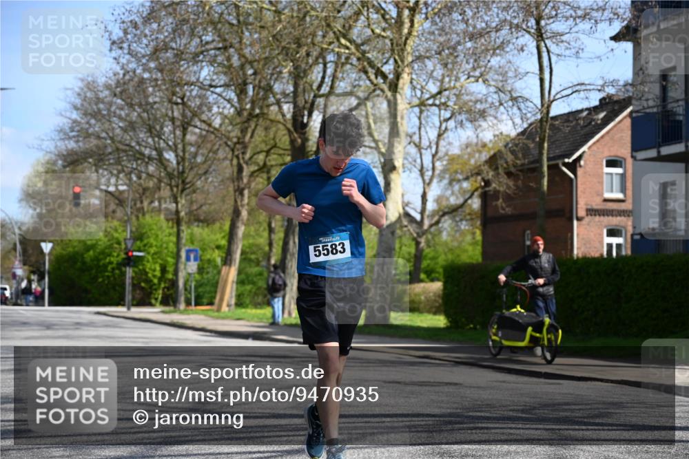 12.04.2026 - 45. Internationalen Wilhelmsburger Insellauf J. Mangold http://msf.ph/oto/9470935 12.04.2026 11:23:28 Ziel 3273, 2556, 2555, 5583 meine-sportfotos.de