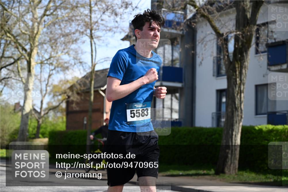 12.04.2026 - 45. Internationalen Wilhelmsburger Insellauf J. Mangold http://msf.ph/oto/9470965 12.04.2026 11:23:29 Ziel 3273, 2556, 2555, 5583 meine-sportfotos.de