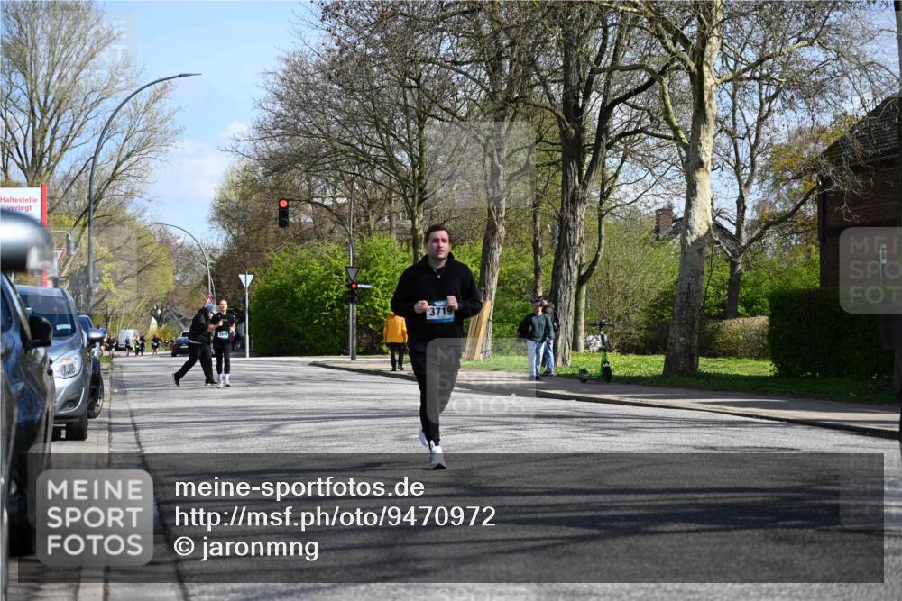 12.04.2026 - 45. Internationalen Wilhelmsburger Insellauf J. Mangold http://msf.ph/oto/9470972 12.04.2026 11:24:22 Ziel 4450, 3719, 3690, 2907 meine-sportfotos.de