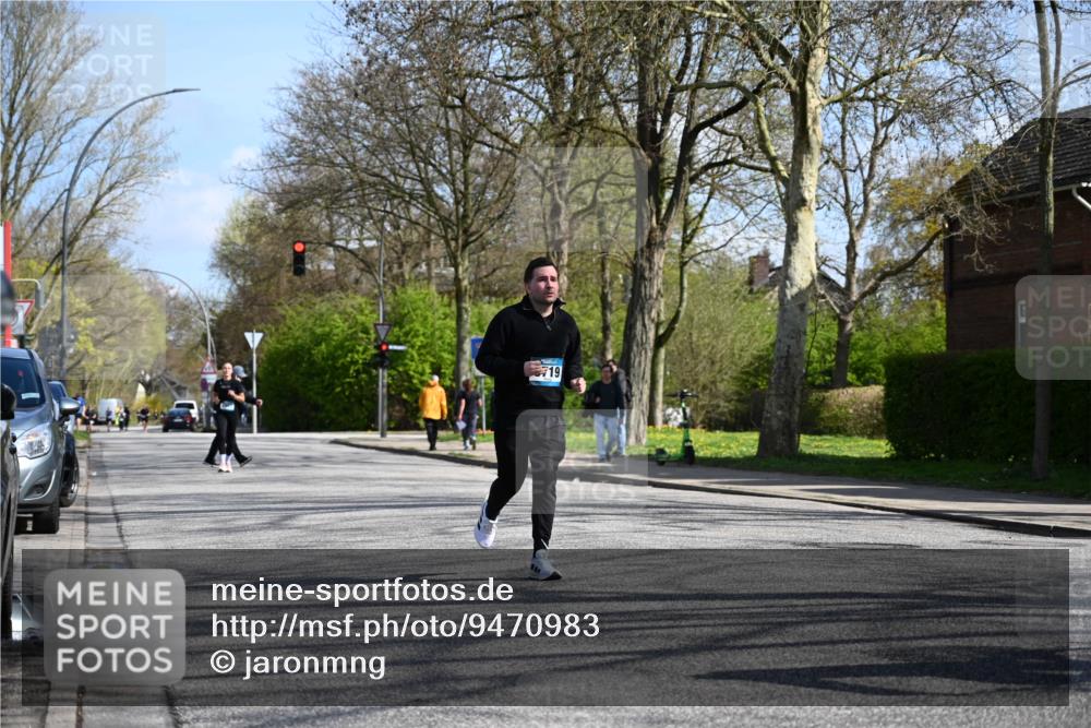 12.04.2026 - 45. Internationalen Wilhelmsburger Insellauf J. Mangold http://msf.ph/oto/9470983 12.04.2026 11:24:23 Ziel 4450, 3719, 3690, 2907 meine-sportfotos.de