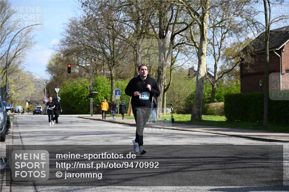 12.04.2026 - 45. Internationalen Wilhelmsburger Insellauf J. Mangold http://msf.ph/oto/9470992 12.04.2026 11:24:23 Ziel 4450, 3719, 3690, 2907 meine-sportfotos.de