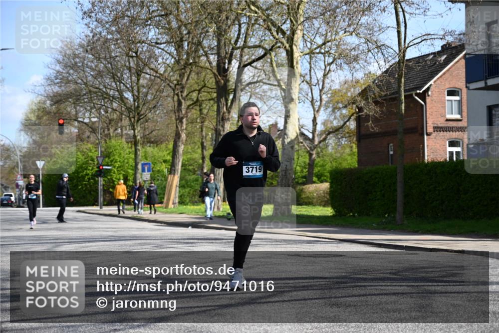 12.04.2026 - 45. Internationalen Wilhelmsburger Insellauf J. Mangold http://msf.ph/oto/9471016 12.04.2026 11:24:23 Ziel 4450, 3719, 3690, 2907 meine-sportfotos.de